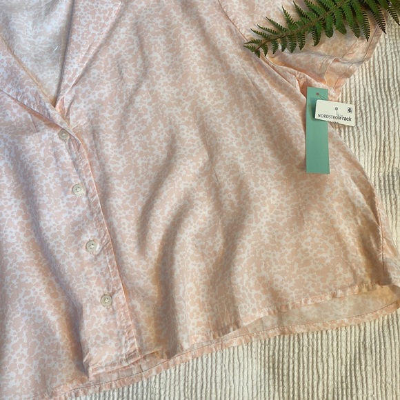 NWT Pink and White Abound Cropped Blouse - Picture 3 of 3
